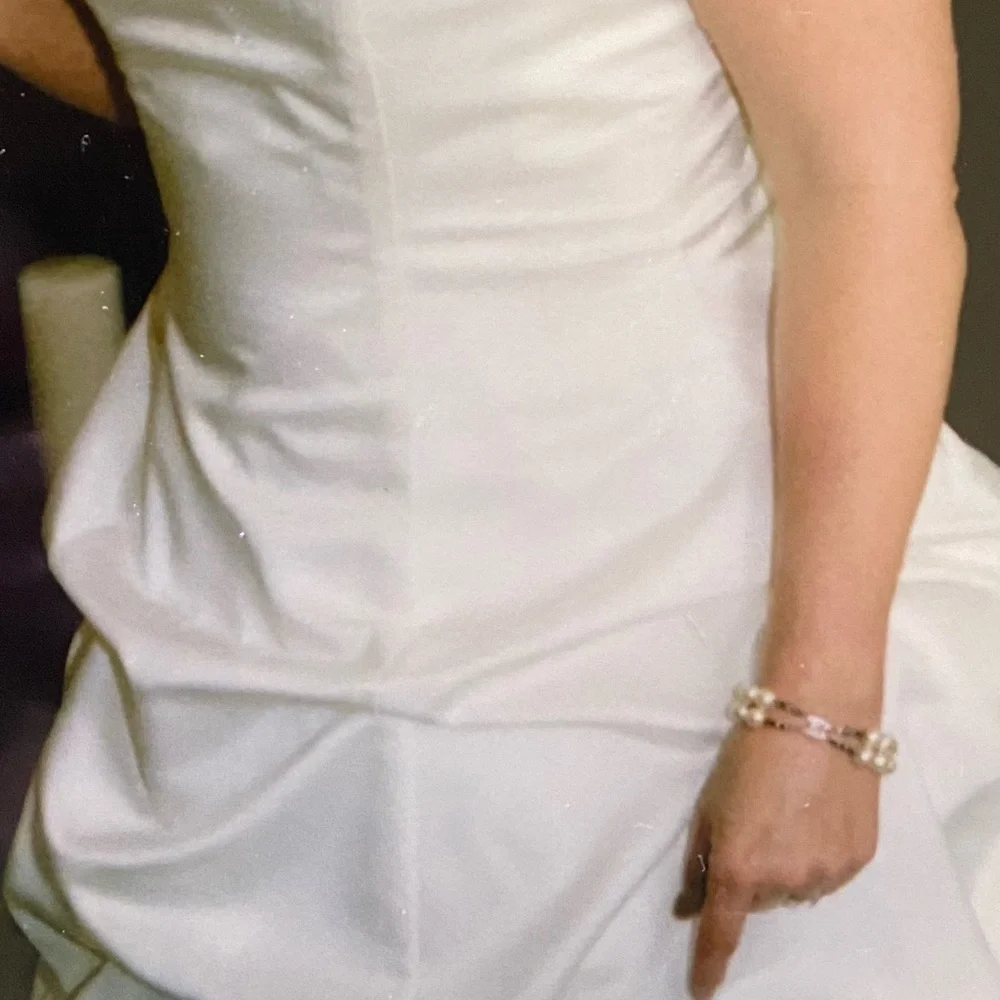 Wedding gown - Picture 2 of 14